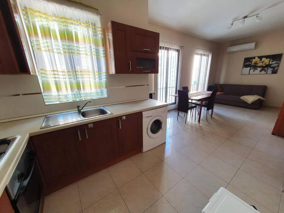 Sea Views Apartment-Wifi-Sleep 5 마르사스칼라 외부 사진