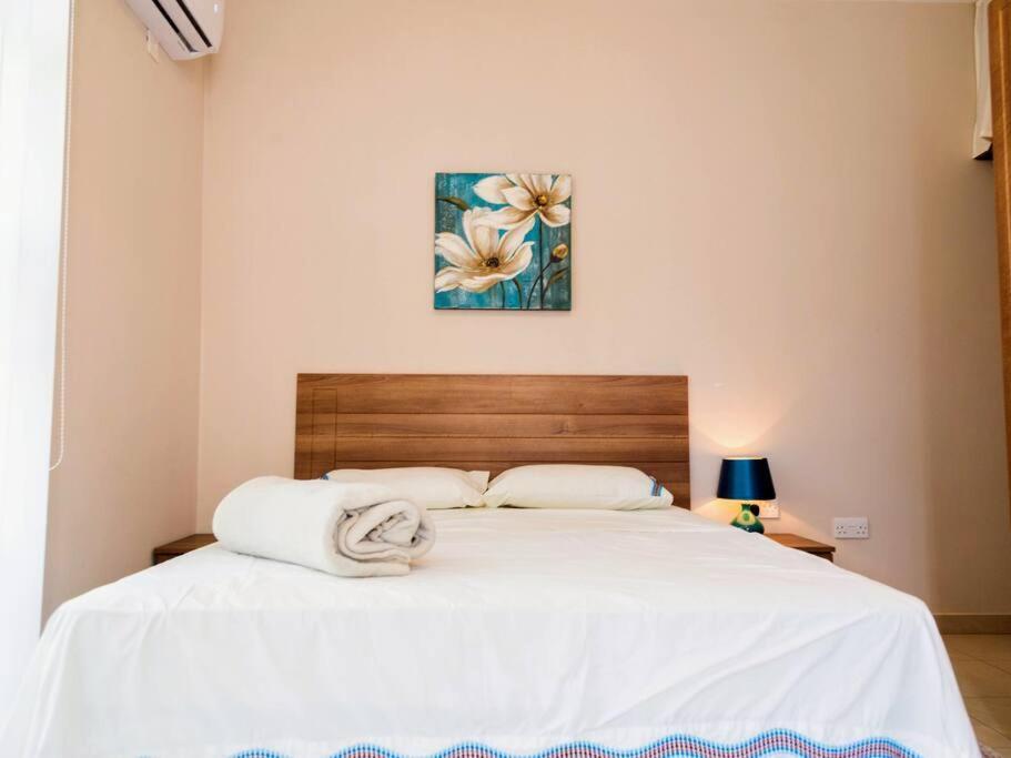Sea Views Apartment-Wifi-Sleep 5 마르사스칼라 외부 사진